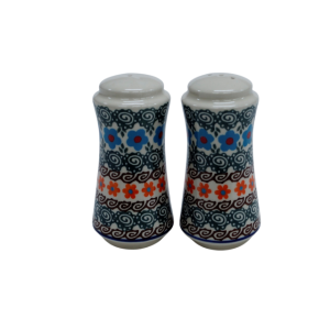 Salt and pepper shakers (A16 D62)   